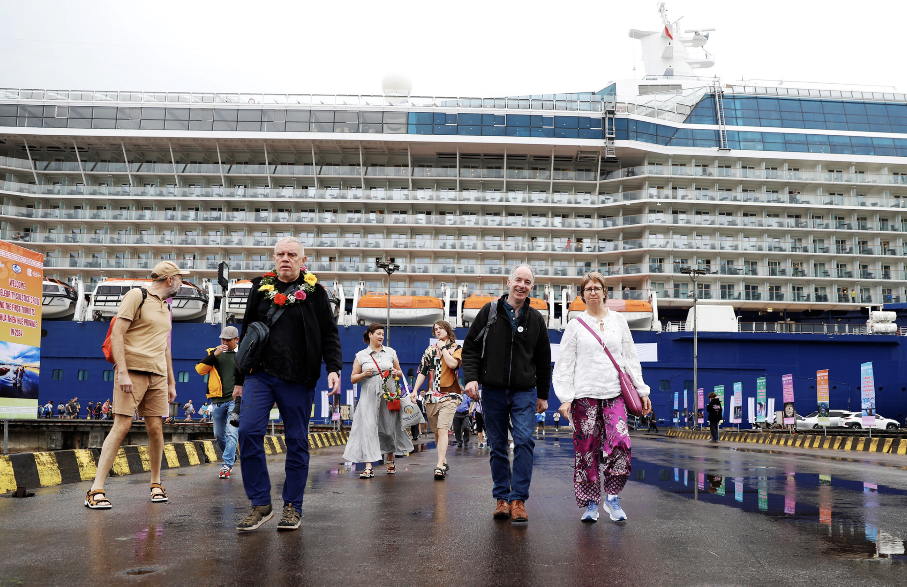 The first cruise passengers visits Thua Thien Hue Province in 2024. Photo: Hoang Hai / Tuoi Tre