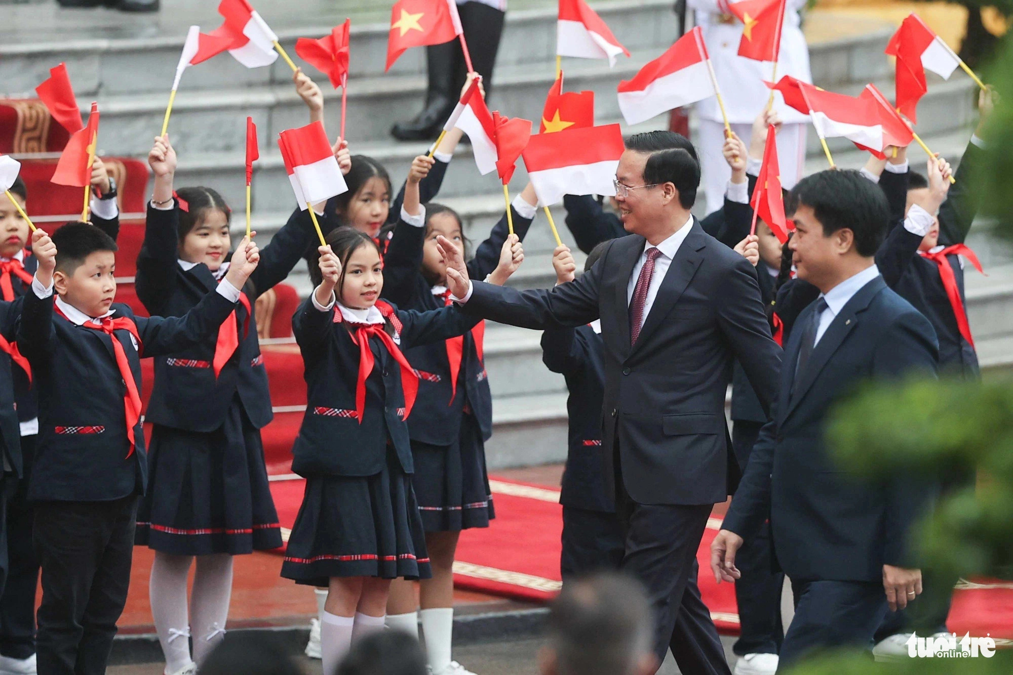 Vietnamese State President Vo Van Thuong is on his way to welcome his Indonesian counterpart Joko Widodo, Hanoi, January 12, 2024. Photo: Nguyen Khanh / Tuoi Tre