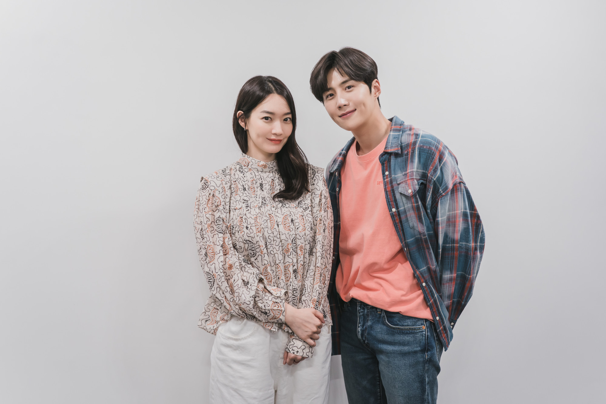South Korean actors Kim Seon-ho (right) and Shin Min-a. Photo: Netflix