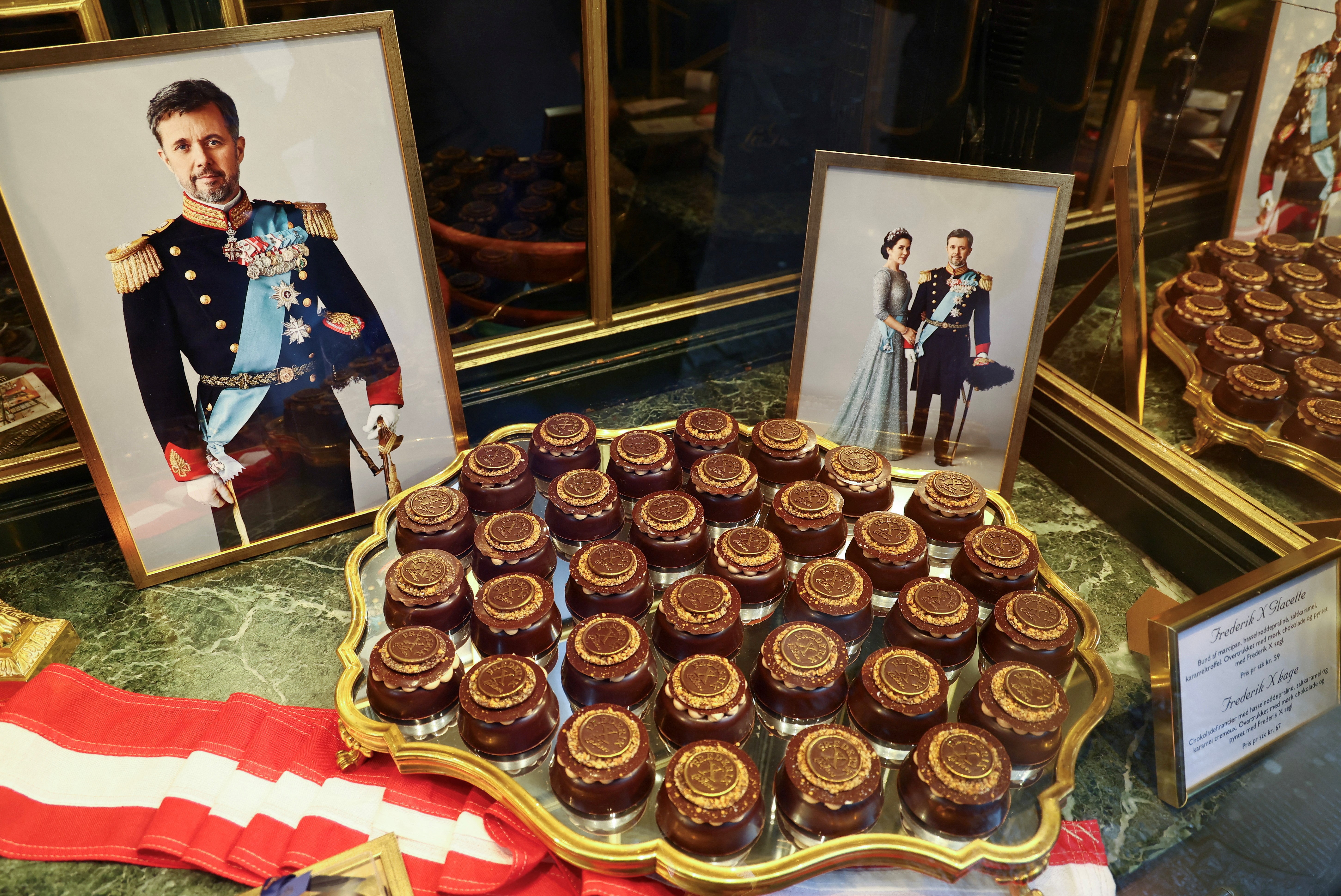 Images of Denmark's Crown Prince Frederik and Crown Princess Mary are displayed next to cakes decorated with a seal of the prince as King Frederik X, in the window of the well-known confectionery shop La Glace in Copenhagen, Denmark, January 13, 2024. Photo: Reuters