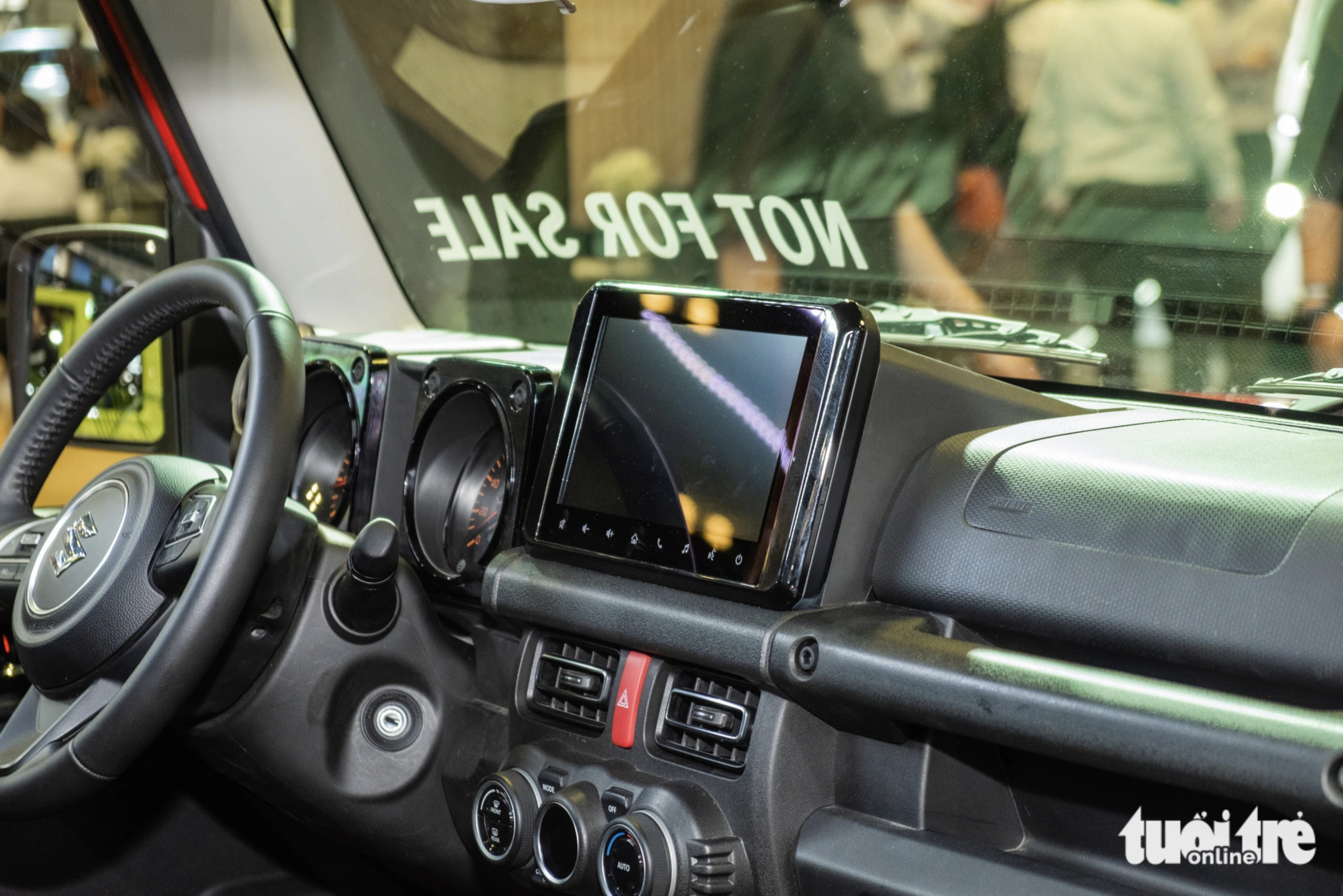 The car features a dashboard with a touch screen display. Photo: Le Hoang / Tuoi Tre