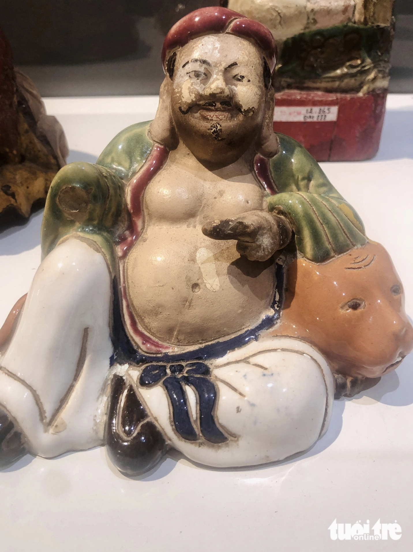 A statue of ceramic crafted at the end of the 19th century. Photo: Hoai Phuong / Tuoi Tre