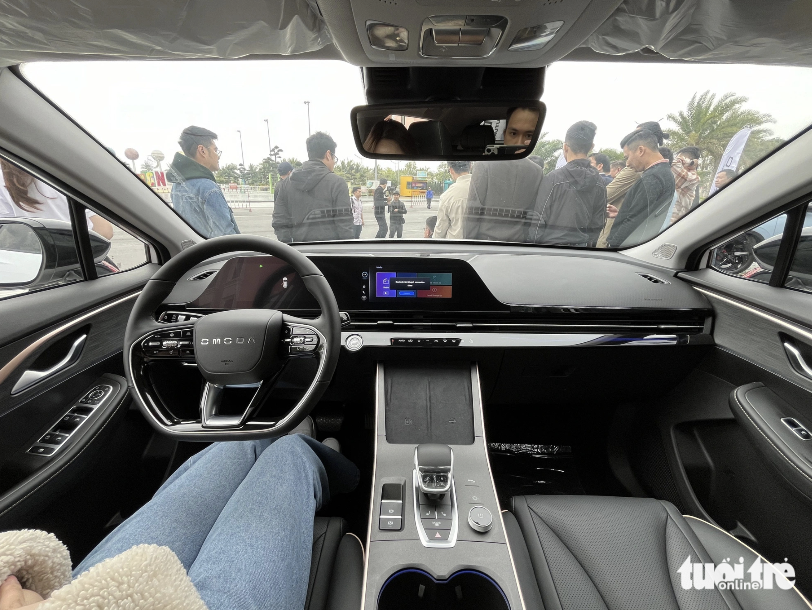 A closer look at the modern interior of the Omoda C5, with many physical buttons eliminated. Photo: Tuoi Tre