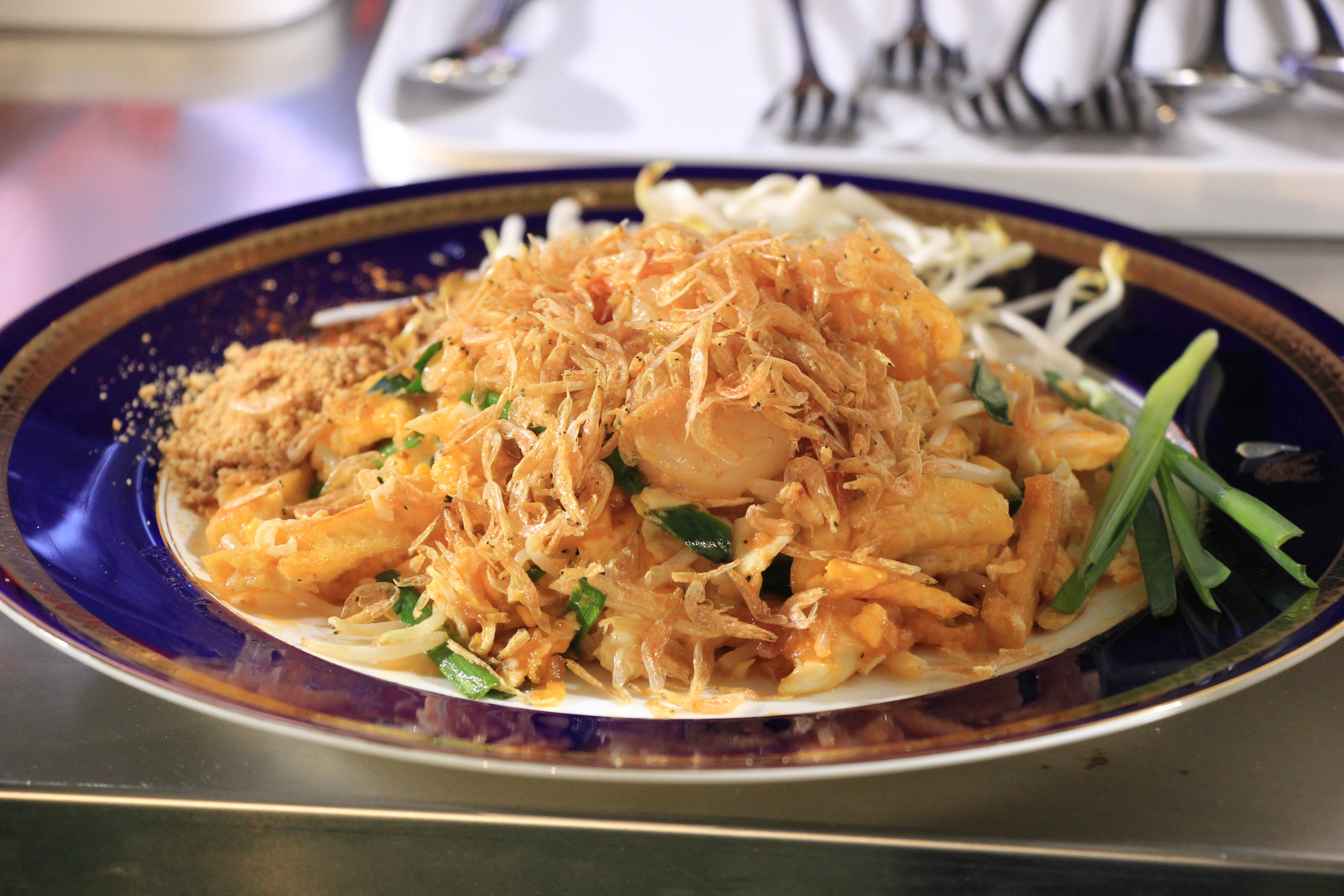 A dish of Pad Thai top with Vietnamese dried tiny shrimps is demonstrated by Thai culinary expert Torroong Jarungidanan at the cooking class at the Royal Thai Consulate-General in Ho Chi Minh City on January 27, 2024. Photo: Dong Nguyen / Tuoi Tre News