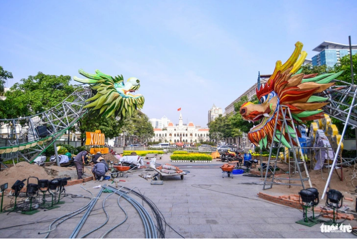 Dozens of workers are busy completing Nguyen Hue Flower Street in Ho Chi Minh City.