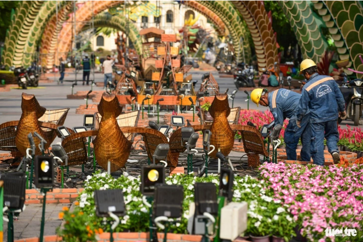 Fresh flowers festoon the street. The 2024 Nguyen Hue Flower Street is designed to boast more than 100,000 baskets of flowers.