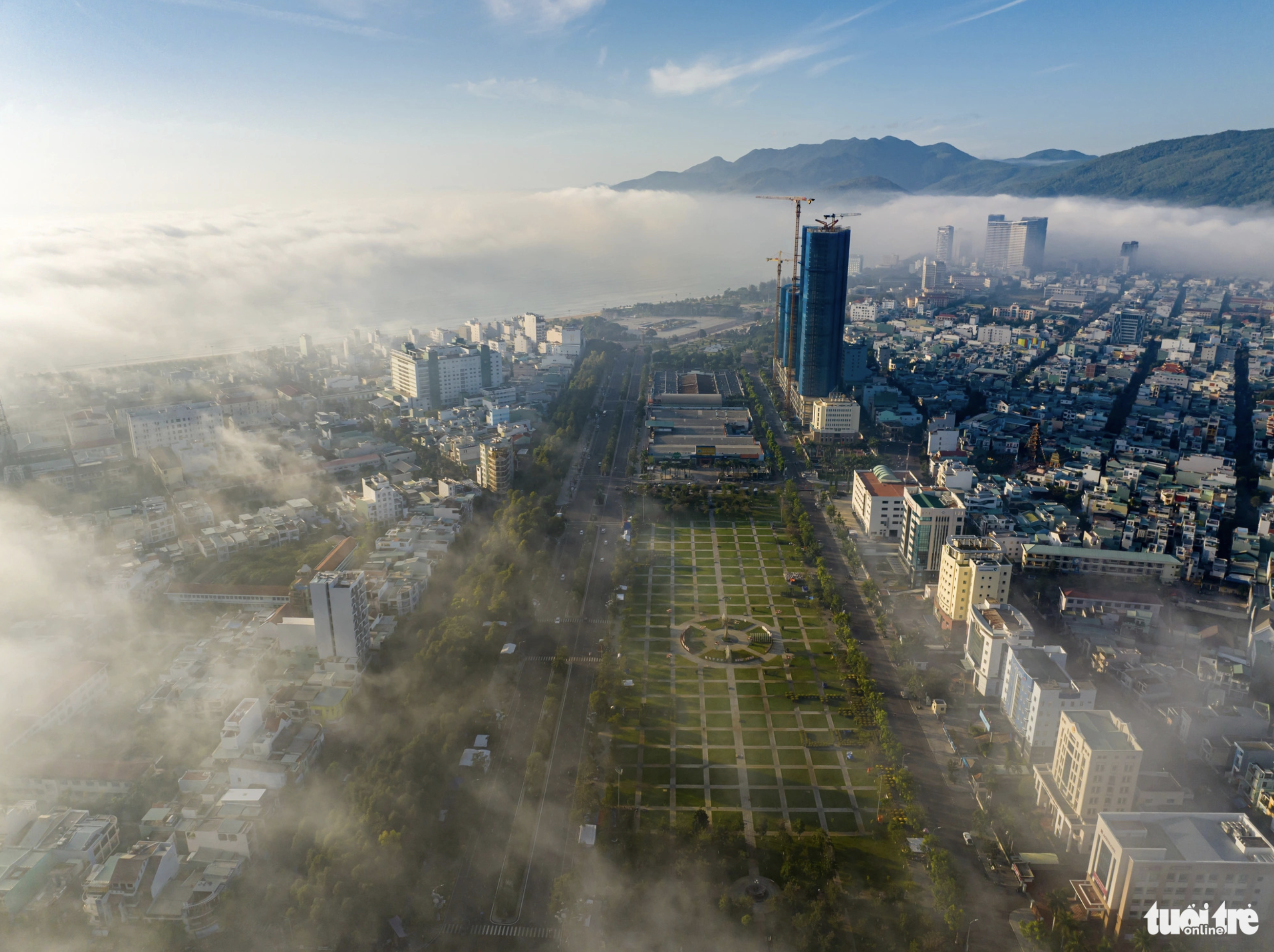 Dense fog flows over Quy Nhon City, south-central Binh Dinh Province. Photo: Dung Nhan / Tuoi Tre