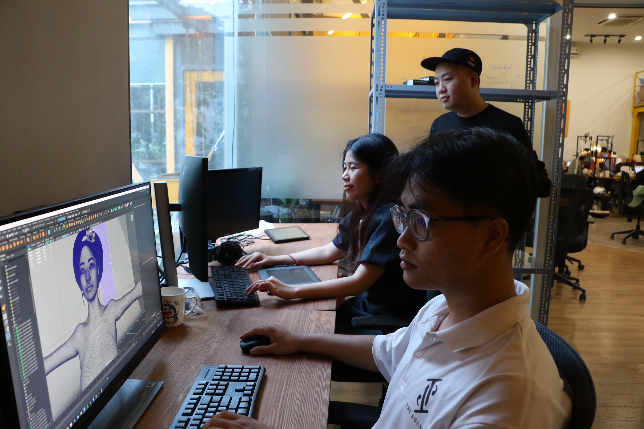AVAS members work to create virtual characters. Photo: B.M. / Tuoi Tre