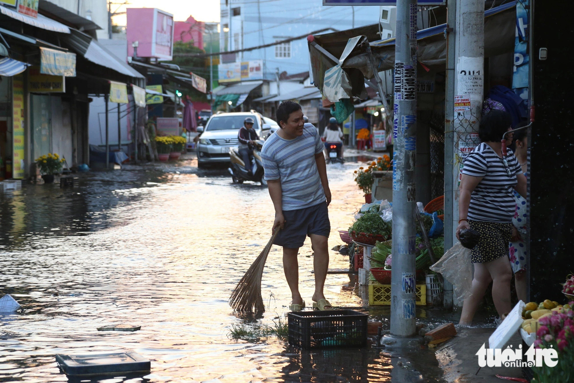 Many houses are inundated due to high tide in Tien Giang Province, southern Vietnam. Photo: Hoai Thuong / Tuoi Tre