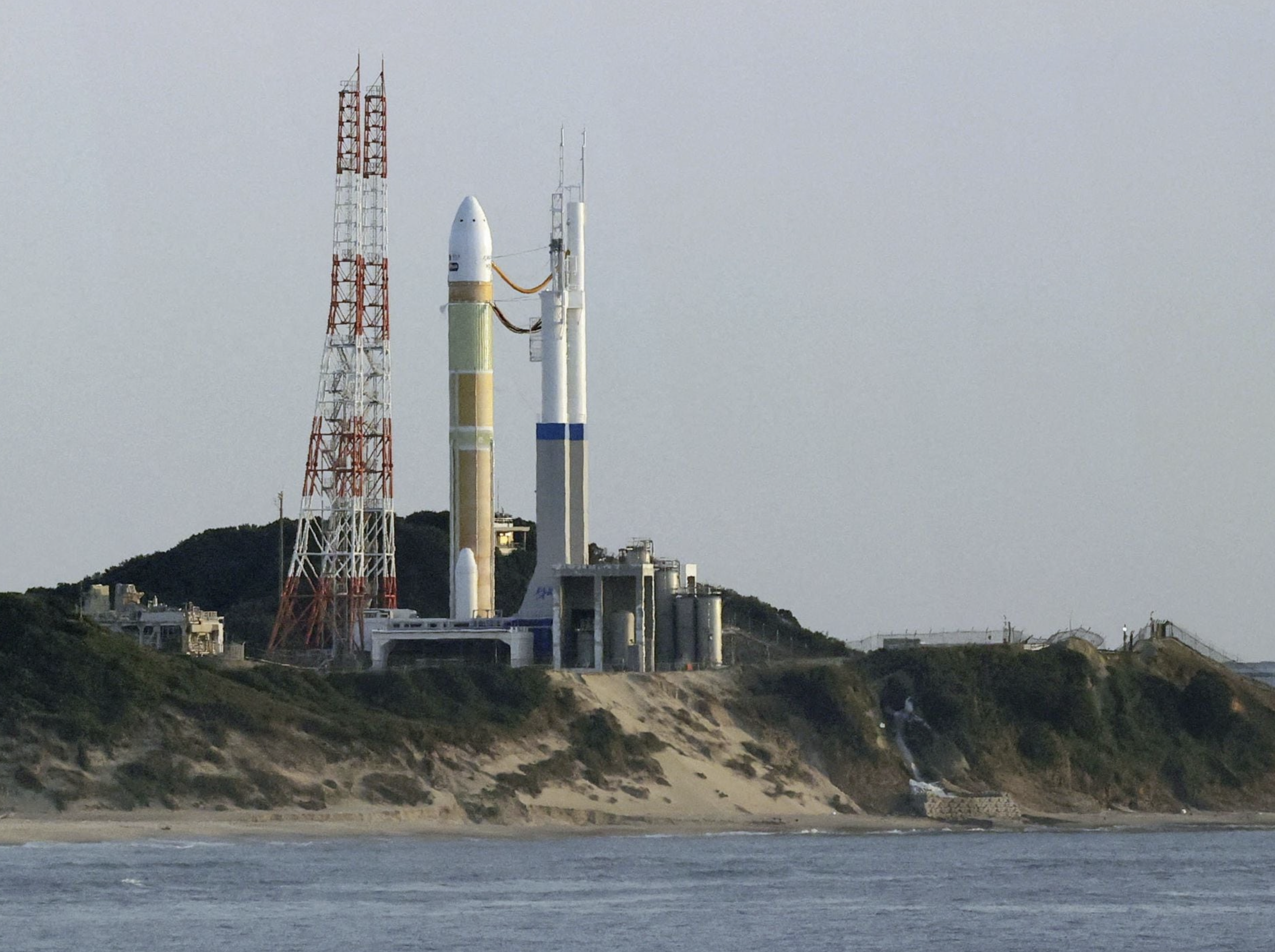 An H3 rocket carrying a land observation satellite is seen before its launch at the Tanegashima Space Center in Kagoshima Prefecture, southwestern Japan February 17, 2023. Photo: Reuters
