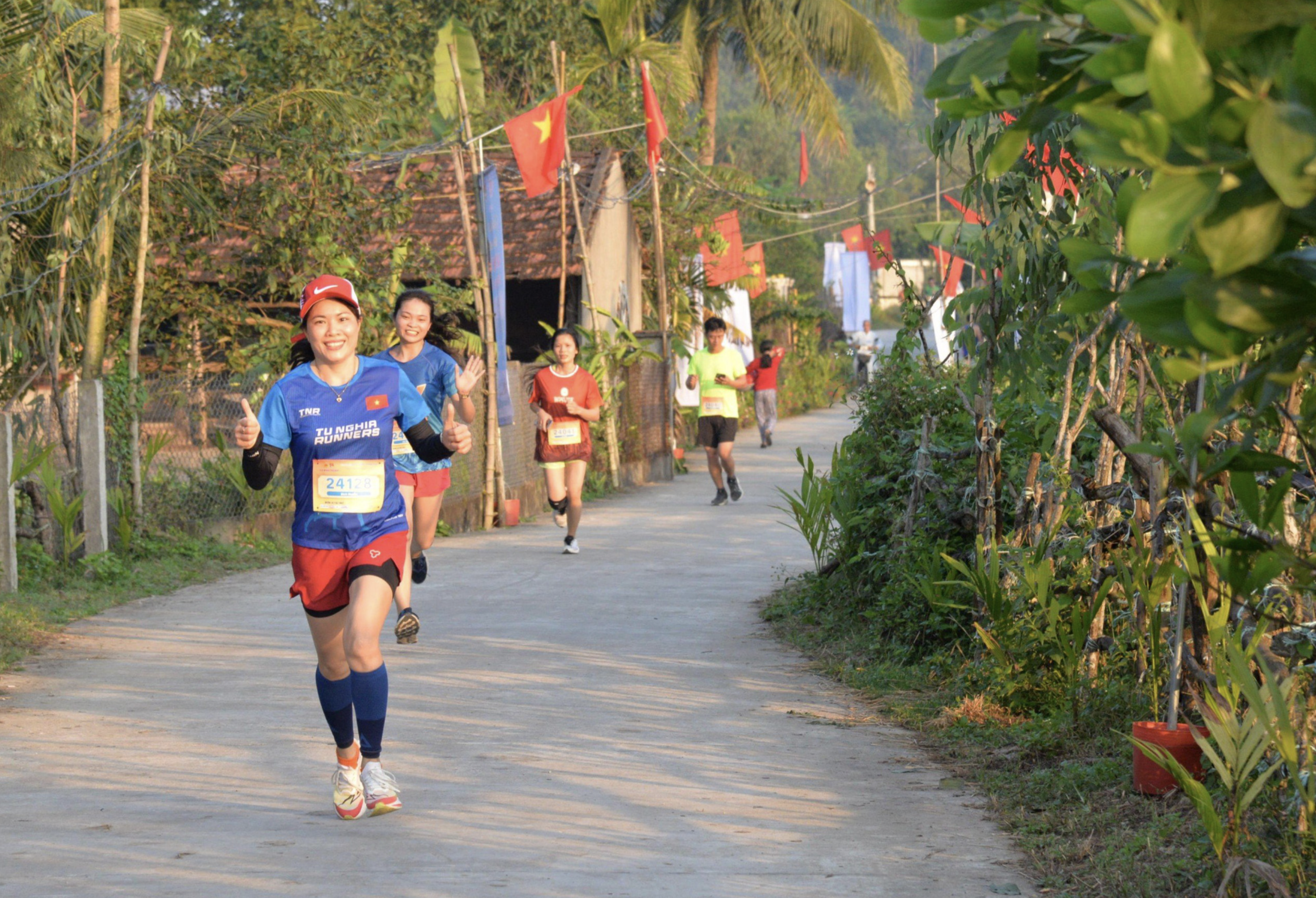 Many professional runners joined Binh Thuan Marathon 2024 in Quang Ngai Province on February 18, 2024. Photo: Tran Mai / Tuoi Tre