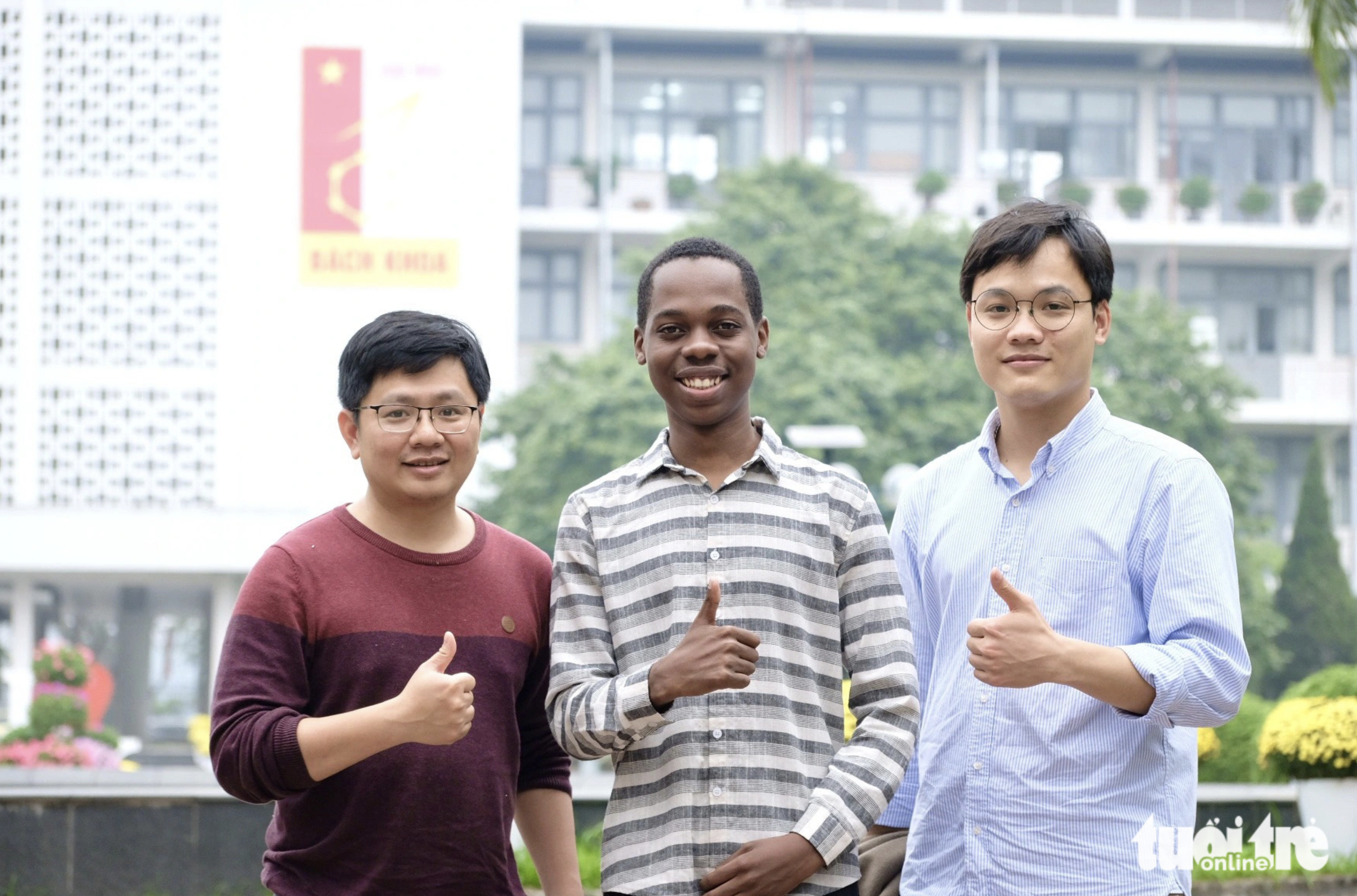 Oraiden Manuel Sabonete (C), an African student, is surprised to be famous after starring in the ‘Dao, Pho and Piano’ movie. Photo: Nguyen Bao / Tuoi Tre