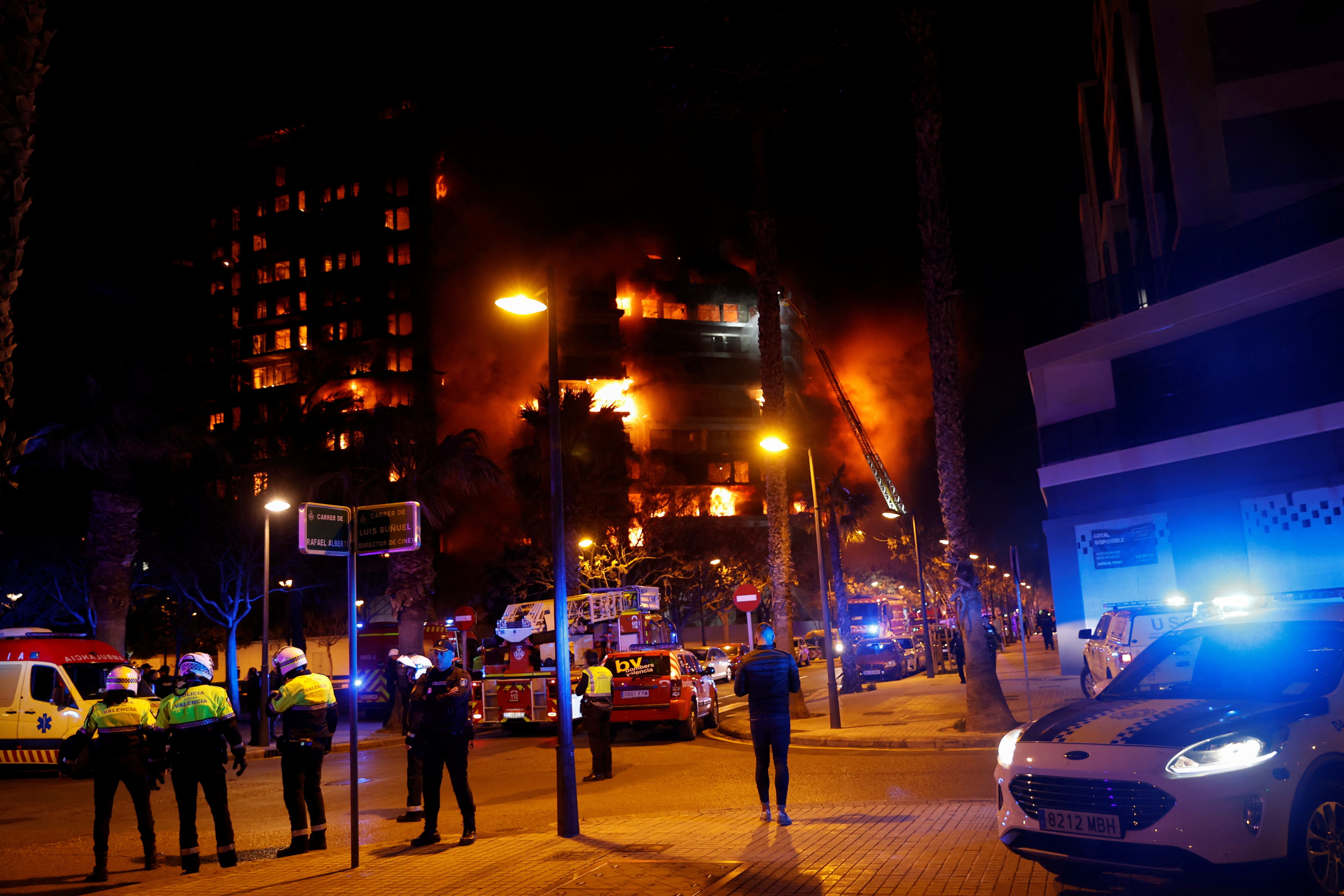 Police officers work at the scene of a fire of apartment building in Valencia, Spain February 22, 2024. Photo: Reuters