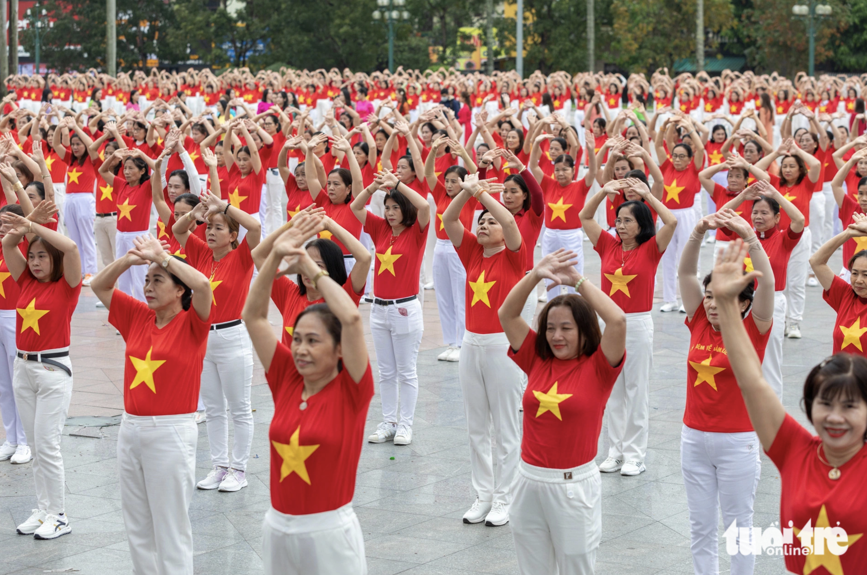  Over the past few years, many dance, exercise and aerobic clubs have been opened to help women improve their health. Photo: Hoang Tao / Tuoi Tre