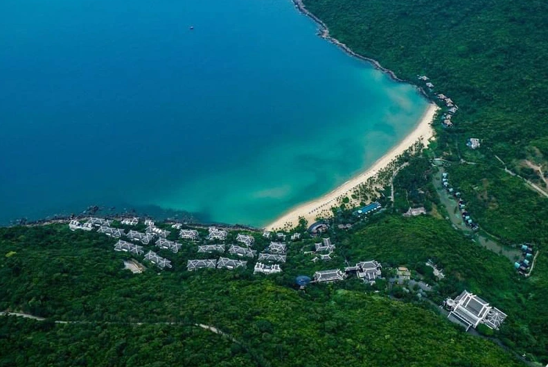 American billionaire Bill Gates traveled to Ban Co Peak on March 6, 2024 along a route connecting the site with InterContinental Da Nang Sun Peninsula Resort. Photo: InterContinental Da Nang Sun Peninsula Resort