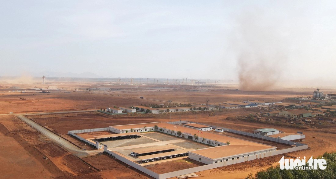 The dusty construction site of the Long Thanh International Airport project. Photo: Duc Trong / Tuoi Tre
