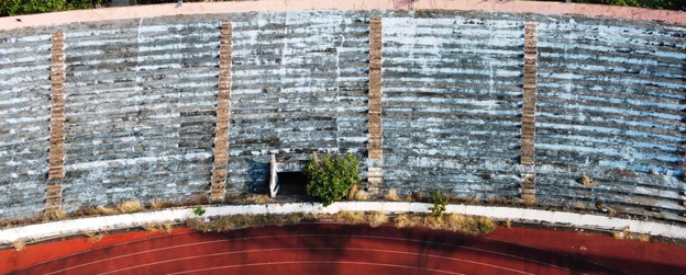 A downgraded stand. Photo: Doan Cuong / Tuoi Tre