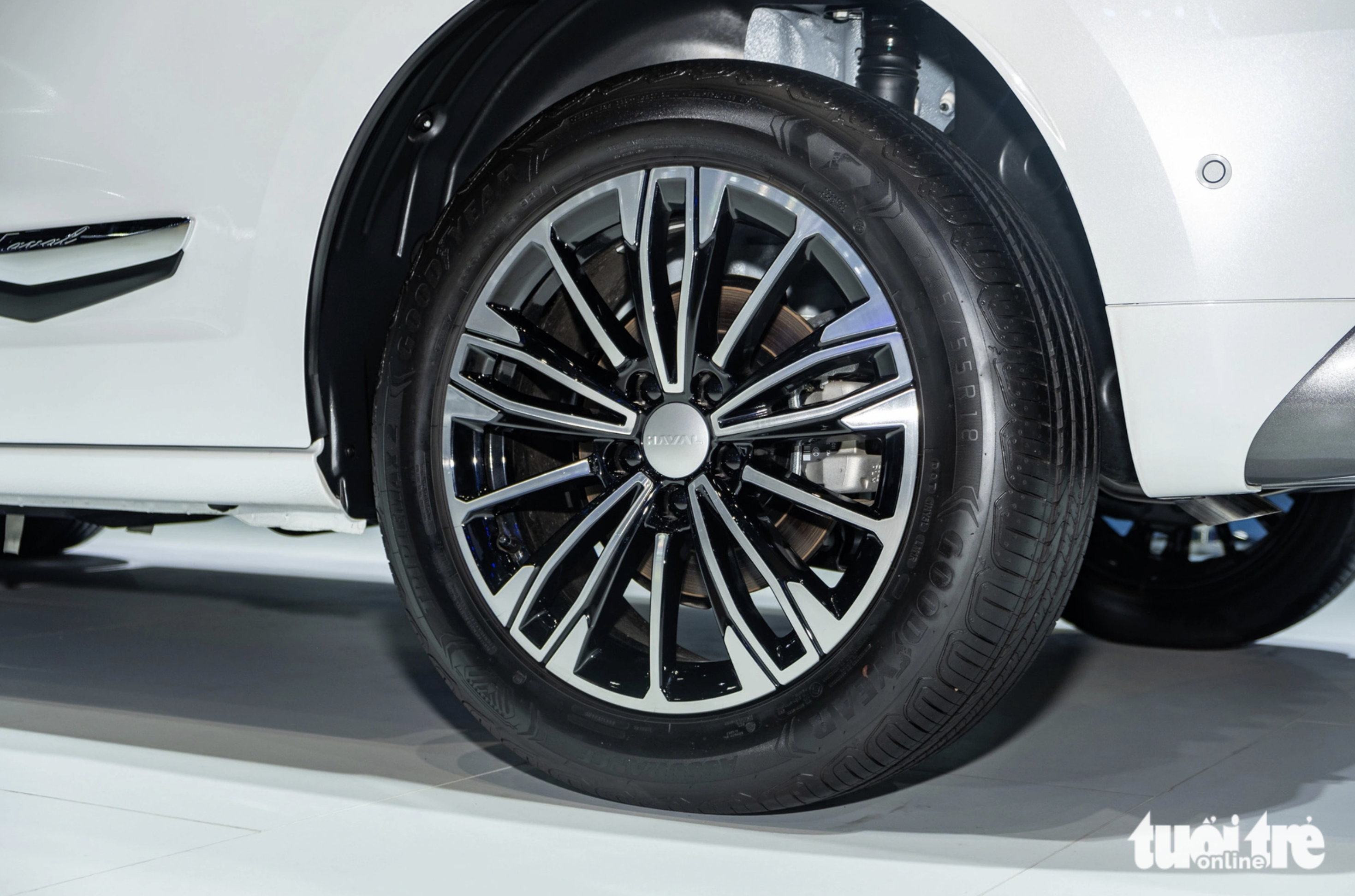 The Haval Jolion boasts a ground clearance of 168 mm and 18-inch wheels. Photo: Quoc Minh / Tuoi Tre
