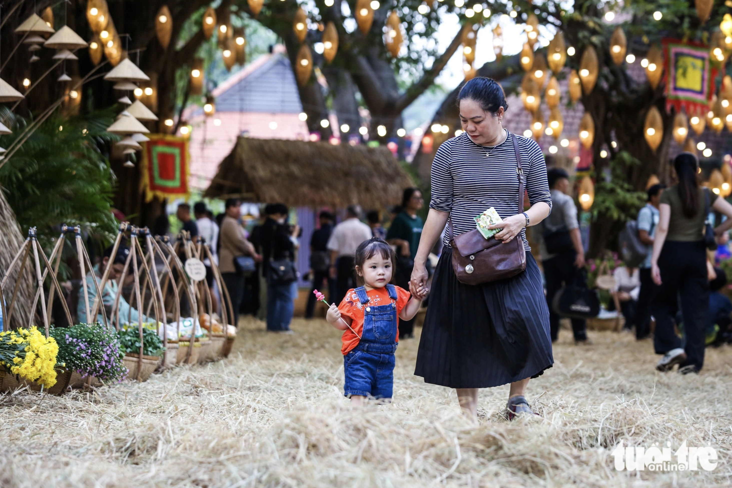 The Saigontourist Group Food and Culture Festival 2024 at Van Thanh Tourist Site in Binh Thanh District, Ho Chi Minh City also brings visitors to the cultural spaces of the country’s three main regions. Photo: Tuoi Tre