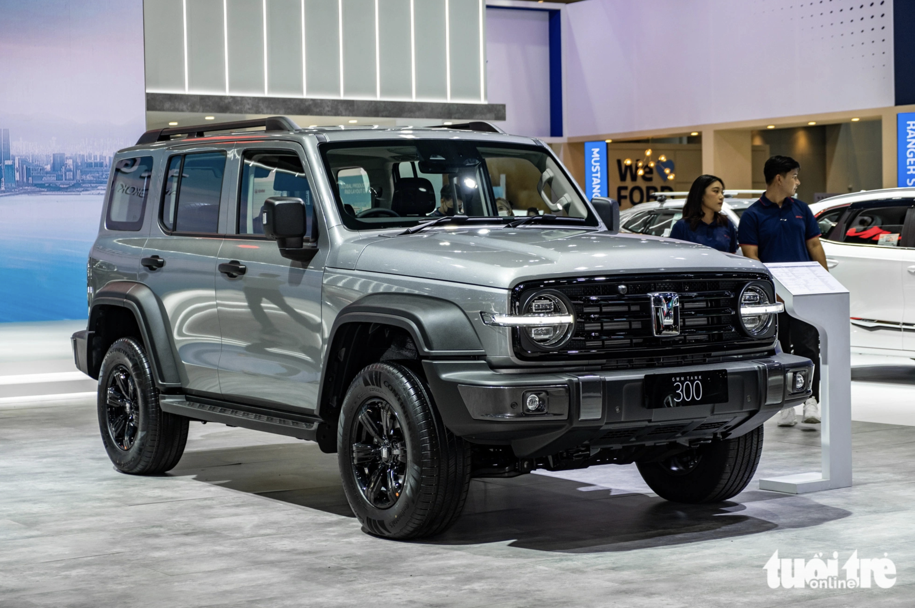 The Tank 300 looks like a jeep. It has the same size as the Hyundai Santa Fe and Kia Sorento. Photo: Quoc Minh / Tuoi Tre