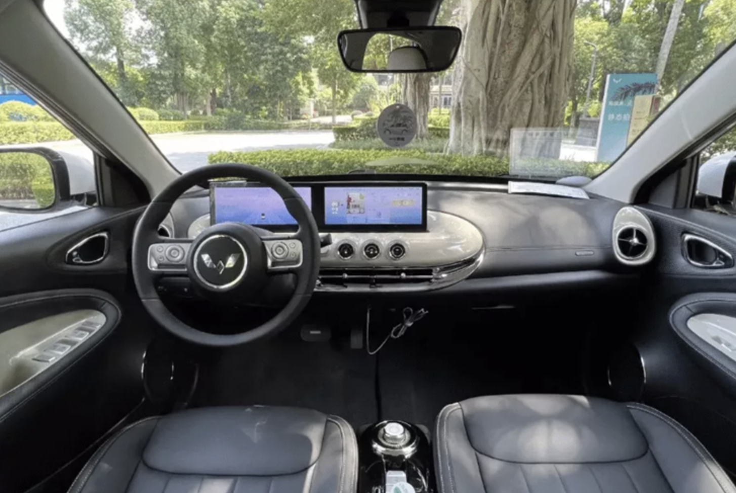The interior of the Bingo EV features two large screens. Photo: SAIC