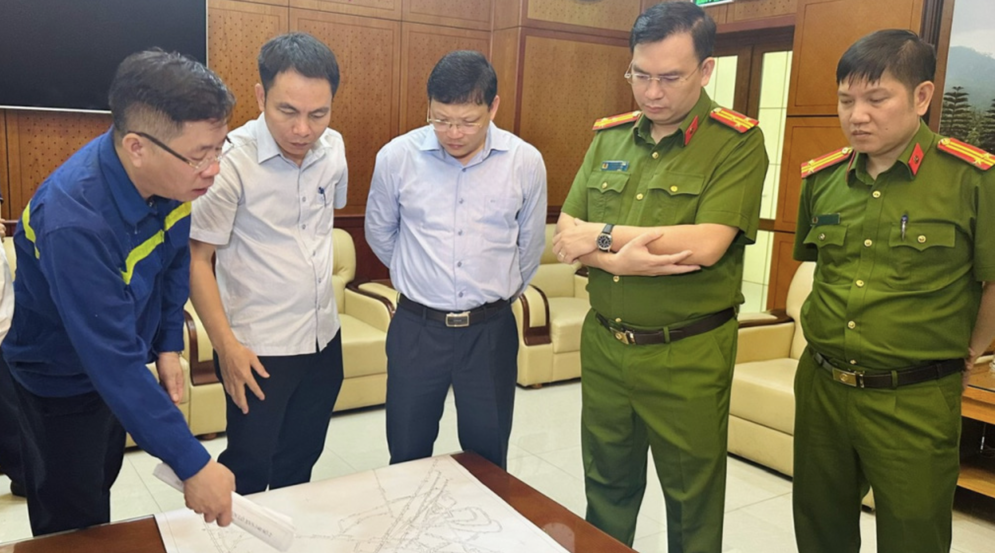 Gas explosion kills 2, injures 1 in Ho Chi Minh City- Ảnh 3.