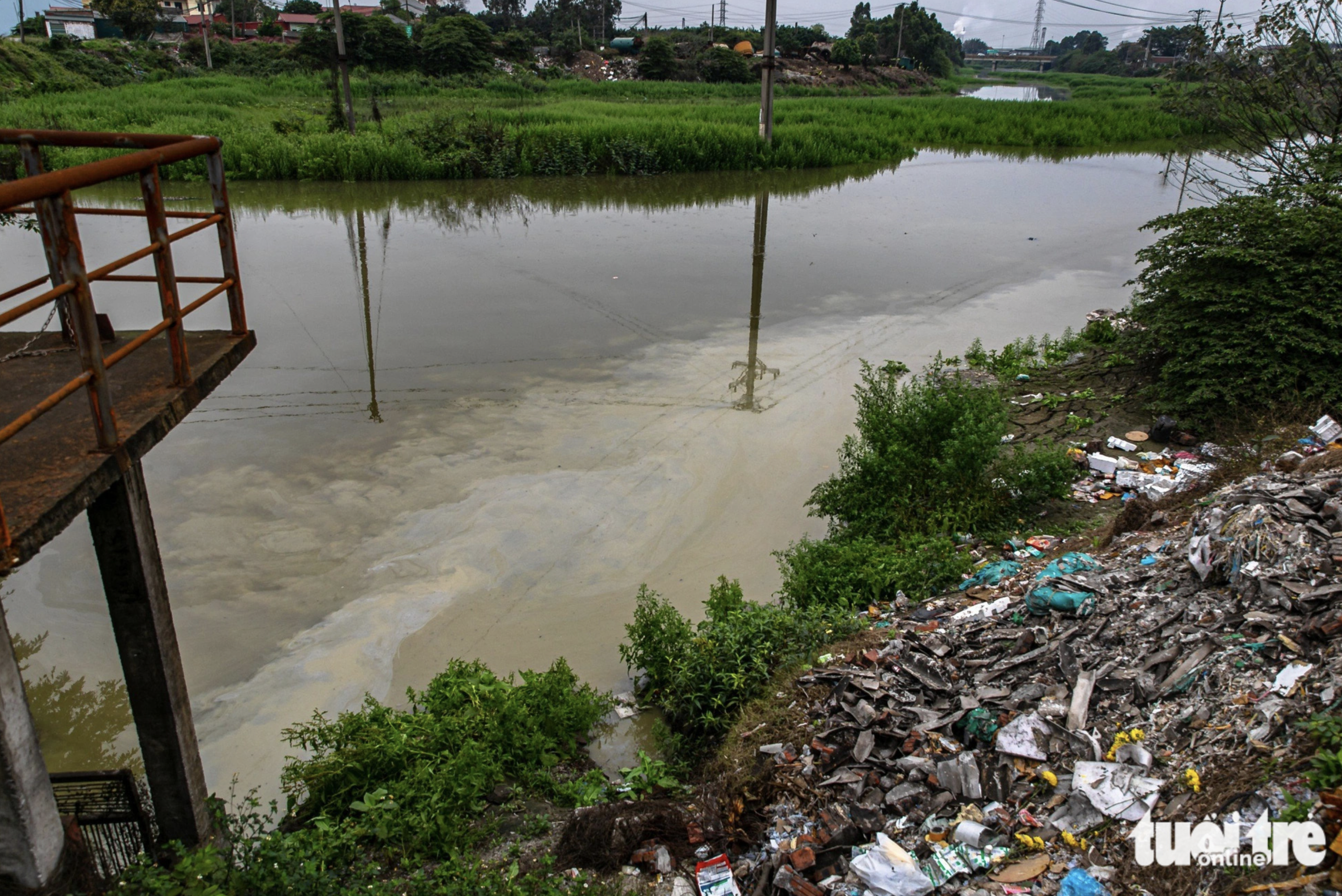 The Ngu Huyen Khe River near paper production plants in Bac Ninh Province, northern Vietnam, is heavily polluted and smelly. Photo: Danh Khang / Tuoi Tre
