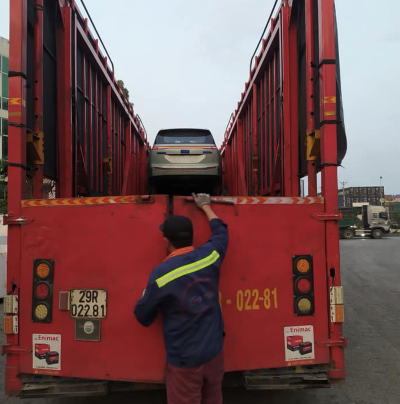 An Aion Y Plus on board a truck that transports the car to Vietnam. Photo: Facebook