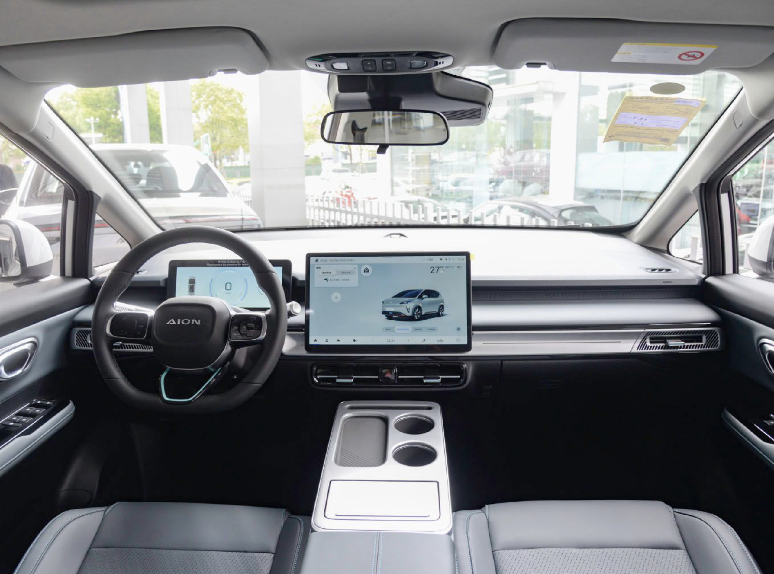 The interior of the Aion Y Plus is equipped with comfortable seats, a spacious cabin and two large screens. Photo: AION