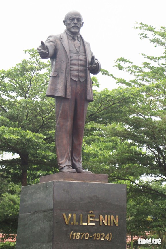 The statue weighs 4.5 metric tons, is 3.6 meters tall and is made of copper. Photo: Doan Hoa / Tuoi Tre