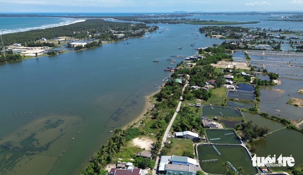 The area where the river runs into the sea. Photo: Le Trung / Tuoi Tre
