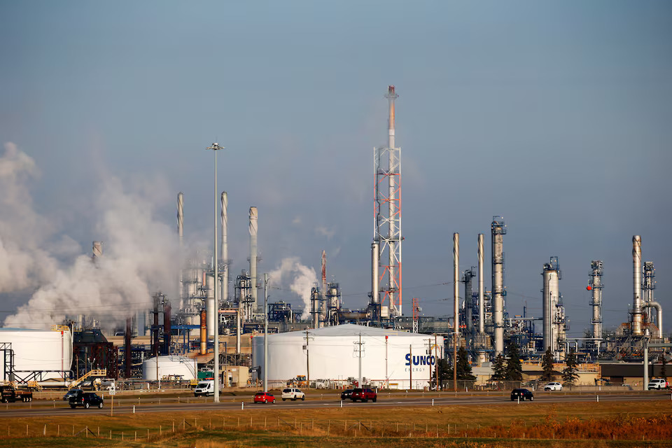 Petrochemical storage tanks are seen at the Suncor Energy chemical plant near Edmonton, Alberta, Canada, October 7, 2021. Photo: Reuters