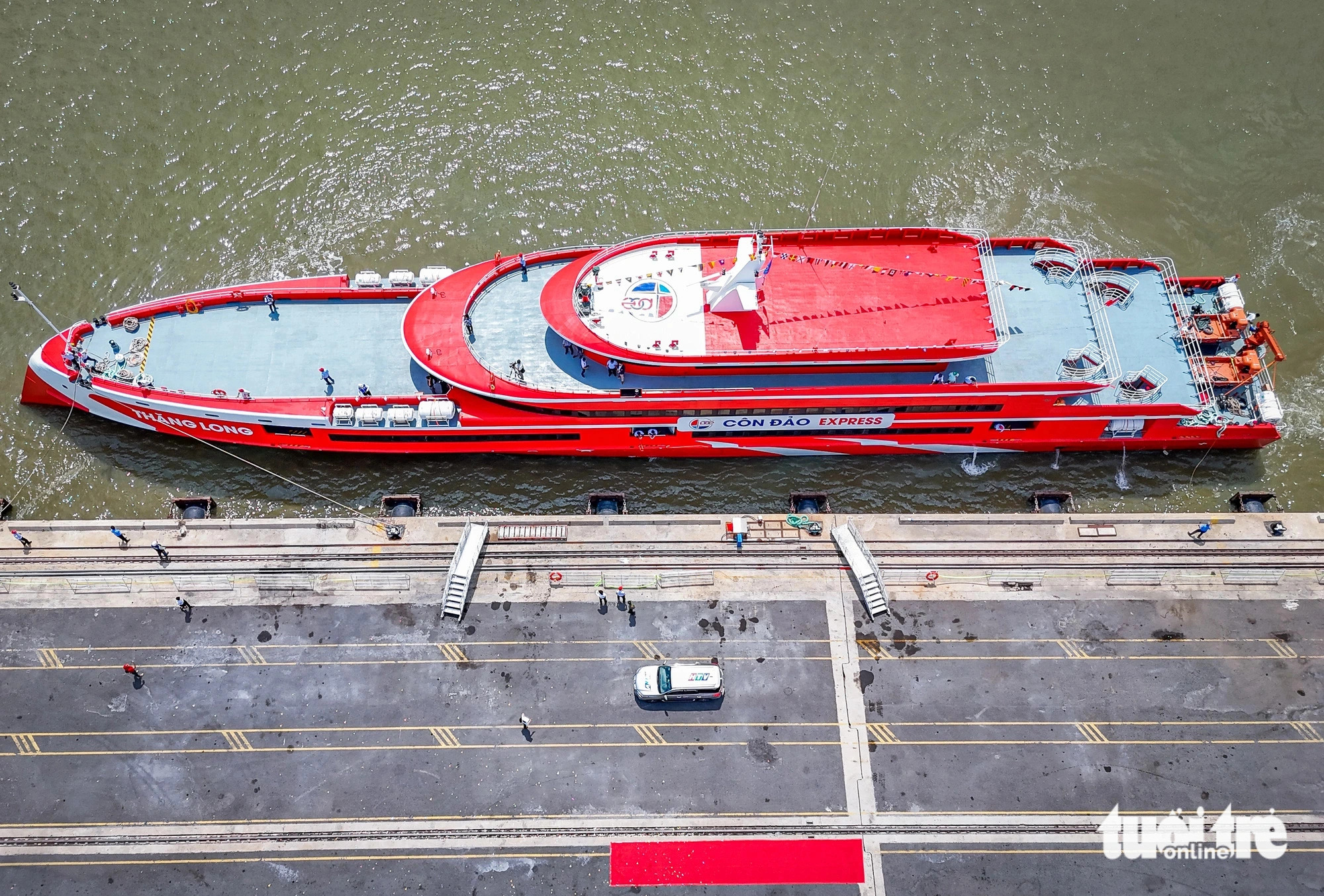 A Thang Long speedboat departs at Saigon - Hiep Phuoc Port in Ho Chi Minh City, May 13, 2024. Photo: Thu Dung / Tuoi Tre