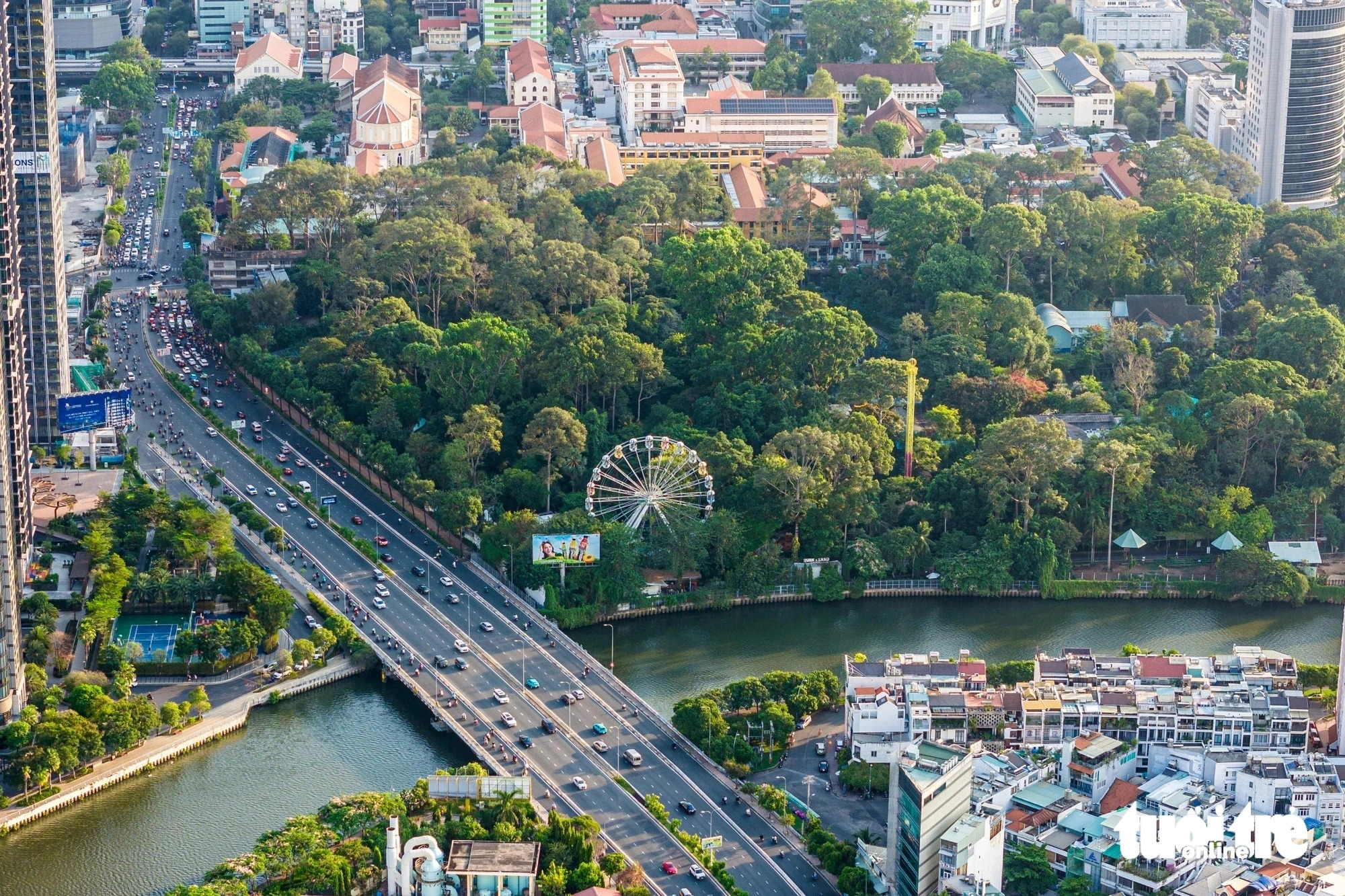 Located on Nguyen Binh Khiem Street in District 1, the 160-year-old Saigon Zoo and Botanical Gardens spans an area of some 17 hectares. It is dubbed “the green lung” in the heart of Ho Chi Minh City. The zoo is home to more than 2,000 animals of 135 species, including many rare ones such as pheasants, doucs, yellow-cheeked gibbons, golden deer, Asian golden cats, and clouded leopards. The facility also houses over 2,500 trees with more than 900 species of flora under conservation. Photo: Phuong Quyen / Tuoi Tre
