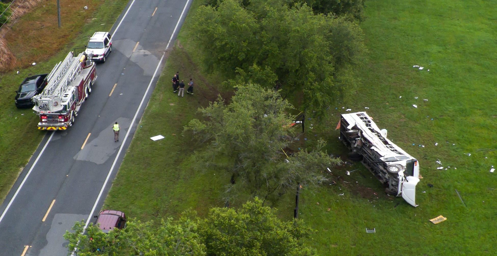 Emergency services attend the scene after a bus carrying laborers to a melon farm overturned in a fatal crash near Dunnellon, Florida, U.S. May 14, 2024. Photo: Reuters