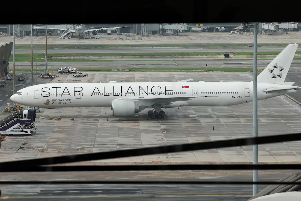 [5/9]Singapore Airlines aircraft for flight SQ321 is parked on the tarmac after an emergency landing at Suvarnabhumi International Airport, in Bangkok, Thailand, May 22, 2024. Photo: Reuters