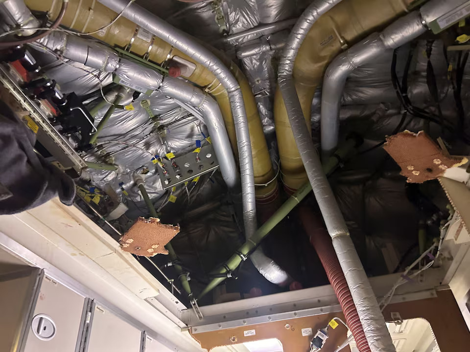 [9/9]The interior of Singapore Airline flight SQ321 is pictured after an emergency landing at Bangkok's Suvarnabhumi International Airport, Thailand, May 21, 2024. Photo: Reuters