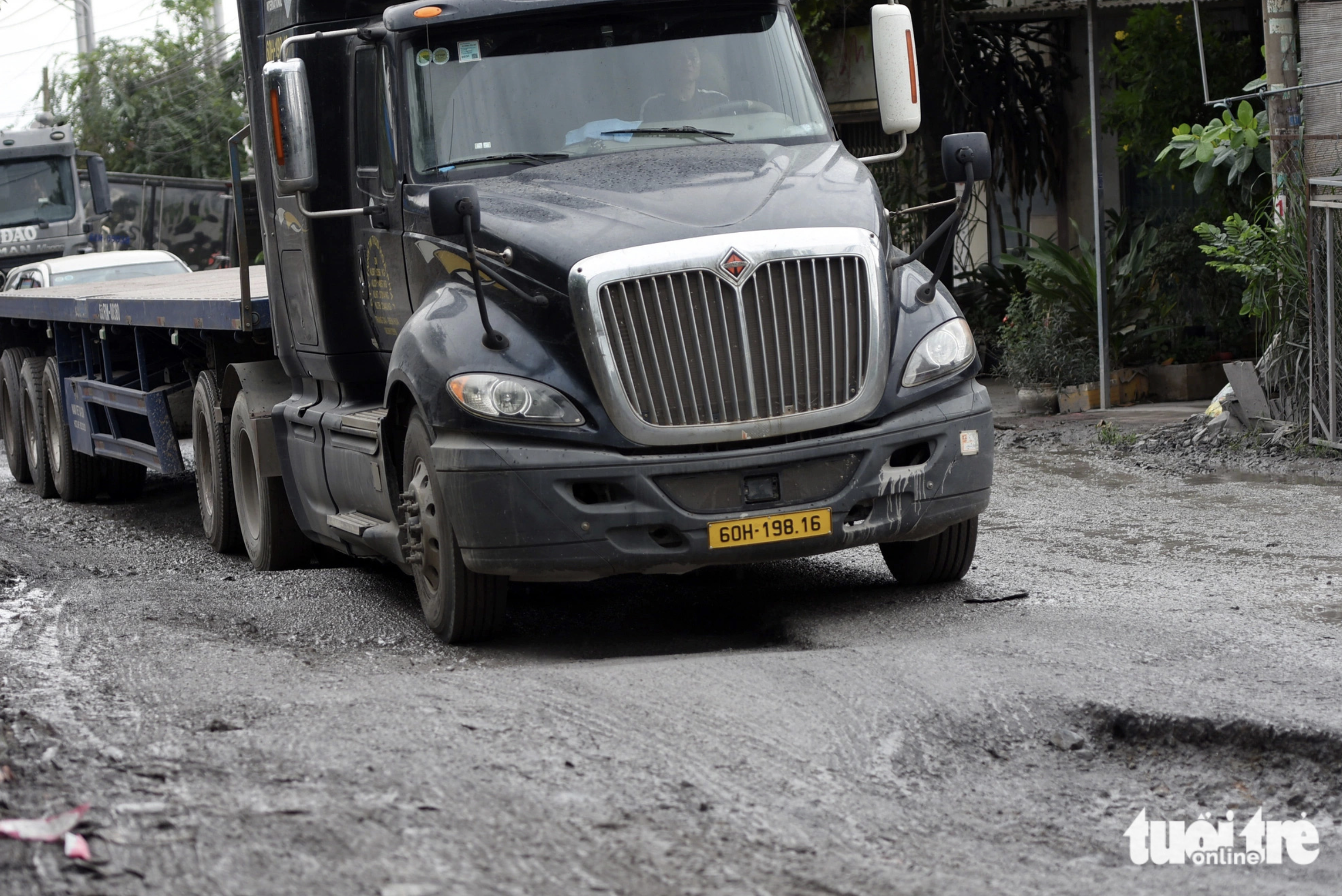 Hoang Van Bon Street is full of potholes, posing danger to road commuters in Dong Nai Province, southern Vietnam. Photo: A Loc / Tuoi Tre
