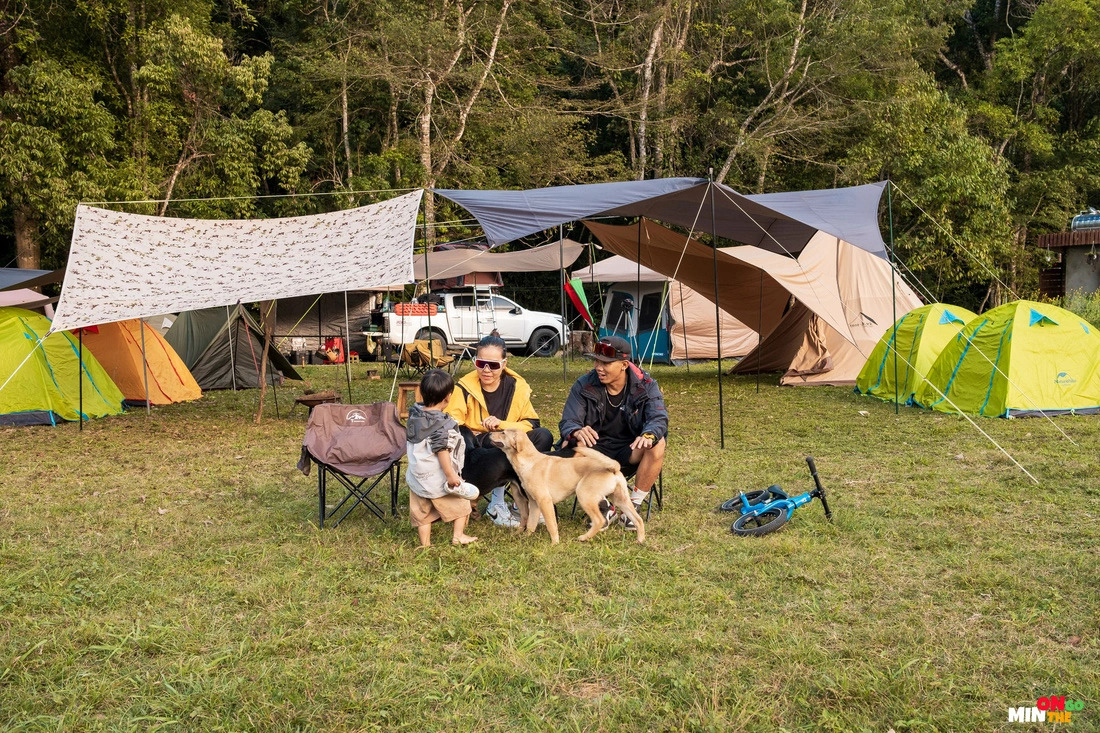 A scene of a camping trip with Nguyen Ngoc Minh and his wife and daughter in a locality in Vietnam. Photo: Nguyen Ngoc Minh