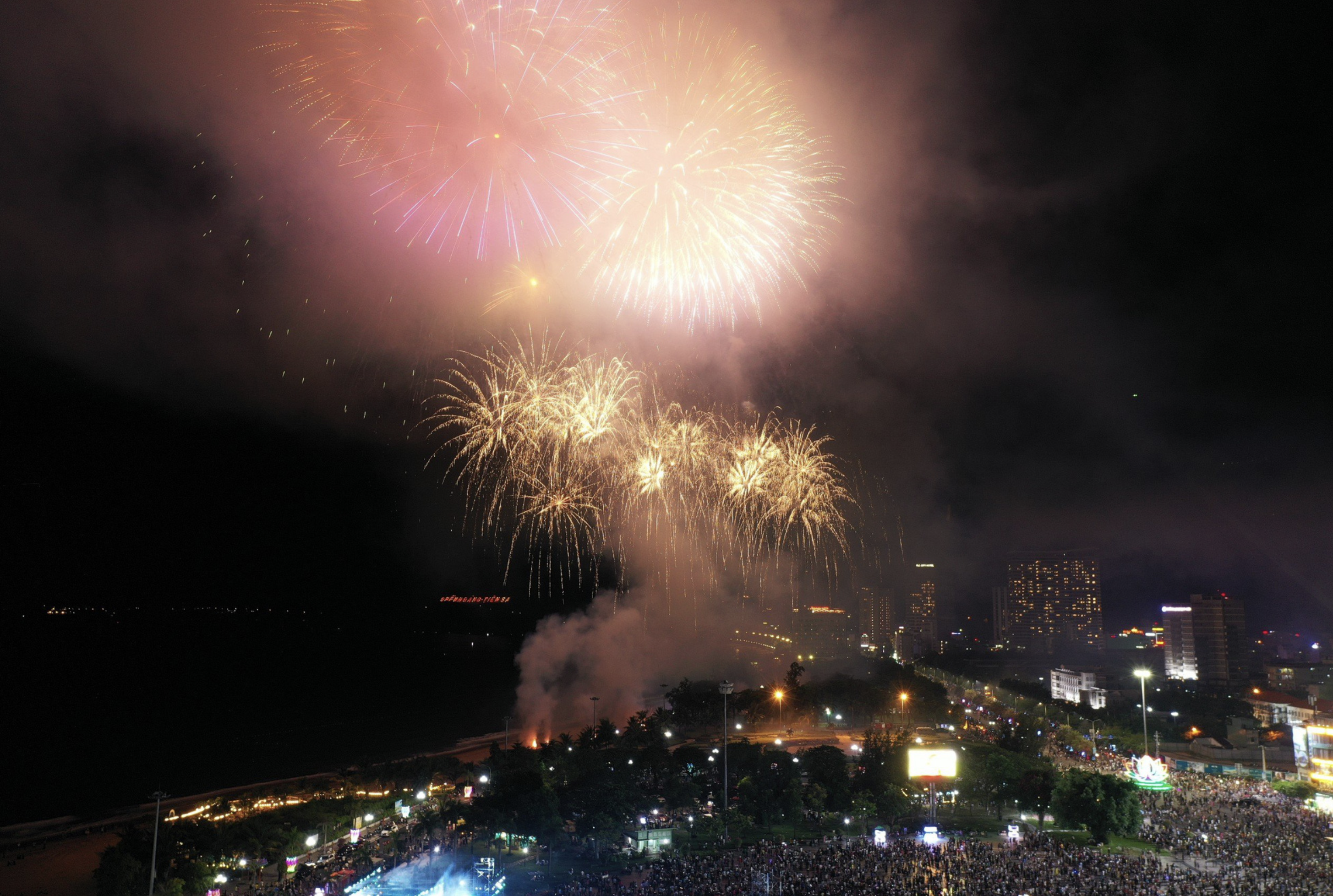 A firework display lights up the sky over Quy Nhon City. Photo: Mai Huong / Tuoi Tre