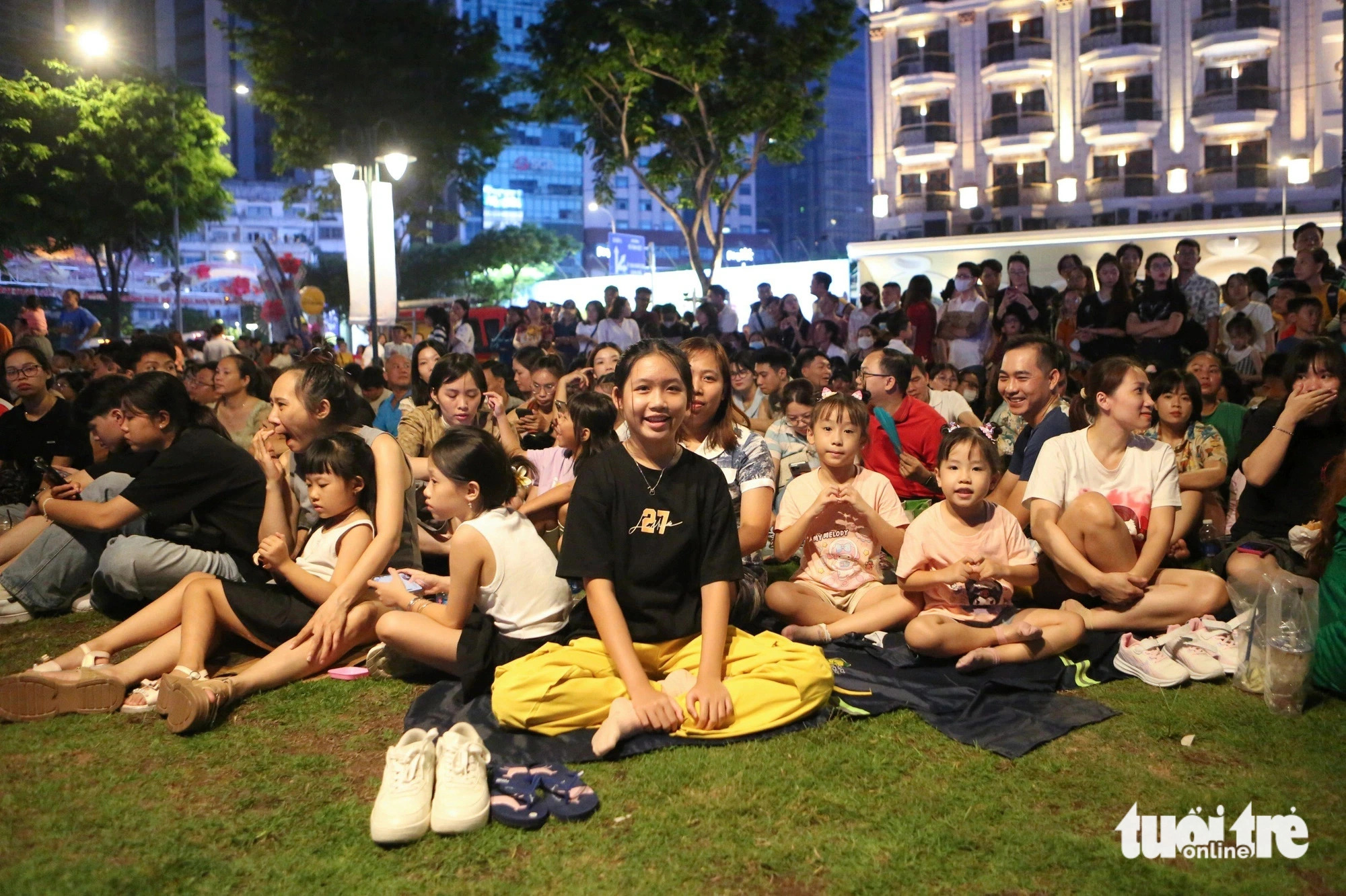 Visitors enjoy themselves during the conclusion of the second Ho Chi Minh City River Festival, June 9, 2024. Photo: Phuong Quyen / Tuoi Tre