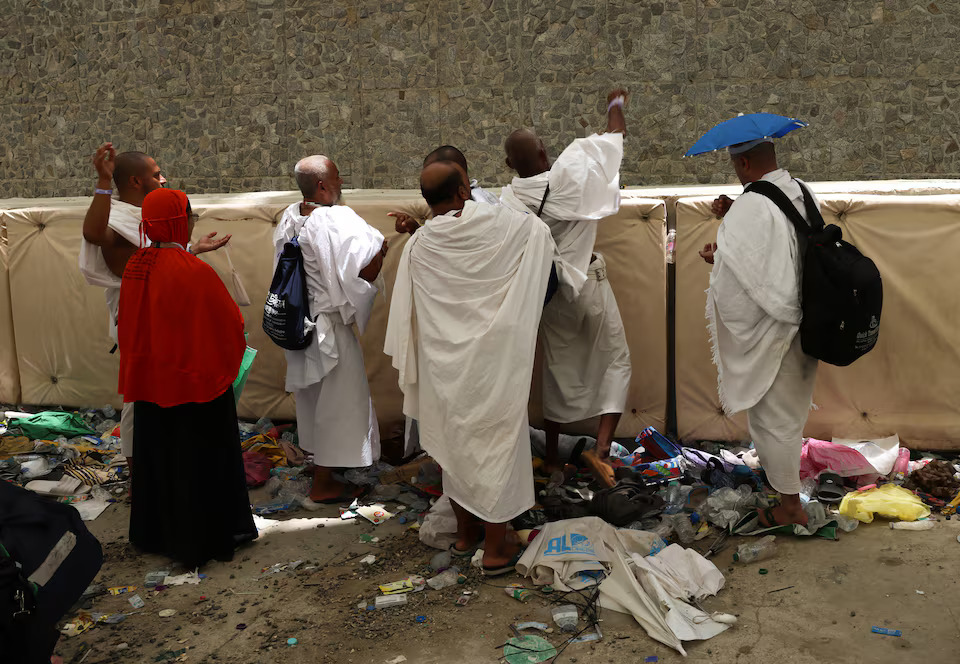 [8/42]Muslim pilgrims cast stones at a pillar symbolising Satan, during the annual haj pilgrimage in Mina, Saudi Arabia, June 16.  Photo: Reuters