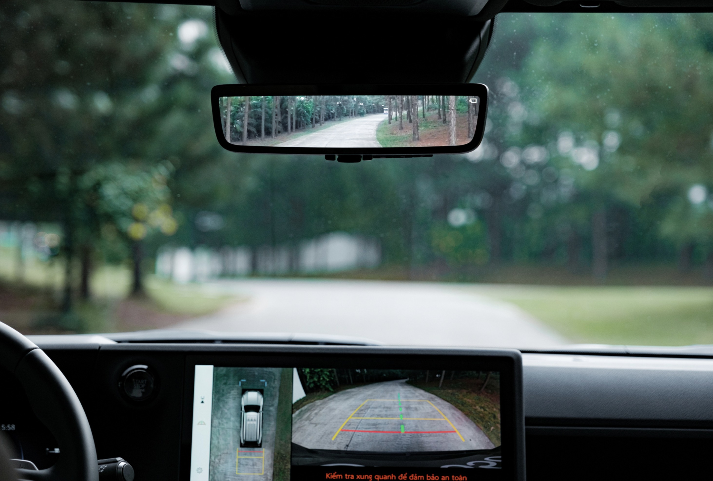 The Lexus GX 550 is equipped with the Lexus Safety System+ 3.0, including various safety features such as the pre-collision system, all-speed dynamic radar cruise control, lane tracing assist, lane departure alerts, blind spot monitoring, and safe exit assist. Photo: Lexus