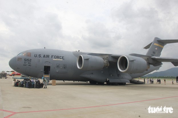 The U.S.’ C17 aircraft at Da Nang International Airport. Photo: Truong Trung / Tuoi Tre