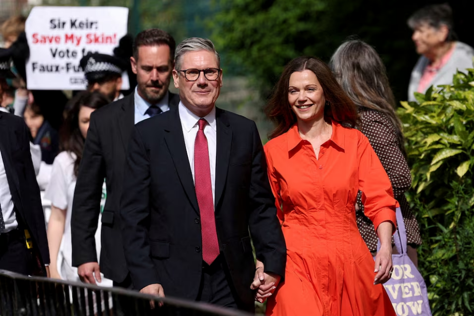 Britain's opposition Labour Party leader Keir Starmer and his wife Victoria Starmer walk outside a polling station during the general election in London, Britain, July 4, 2024. Photo: Reuters