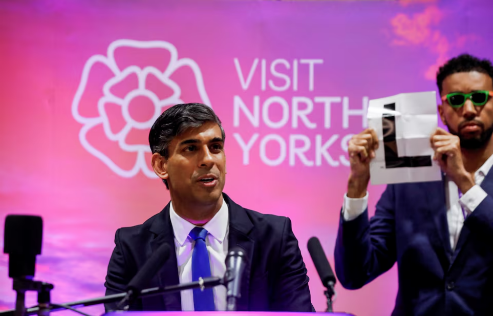 British Prime Minister Rishi Sunak speaks after winning his seat at Richmond and Northallerton during the UK election in Northallerton, Britain, July 5, 2024. Photo: Reuters
