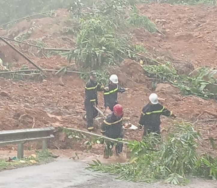 Rescuers bring a victim out of the scene of the fatal landslide. Photo: Supplied