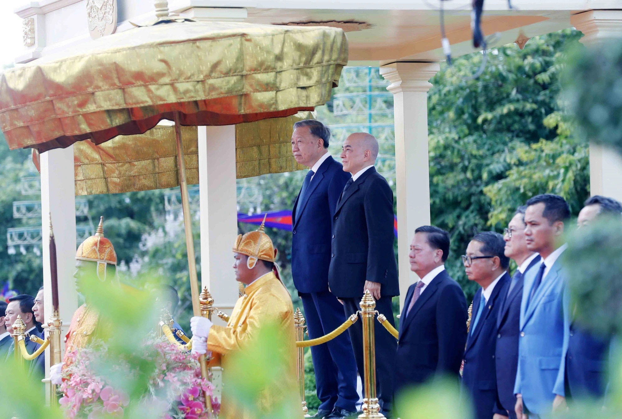 Vietnamese State President To Lam and Cambodian King Norodom Sihamoni attend a ceremony at the Royal Palace in Phnom Penh, July 12, 2024. Photo: Vietnam News Agency