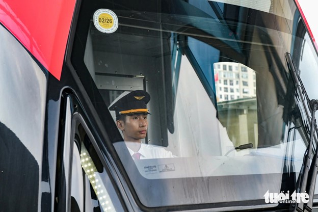 The train arrives at Nhon Station and is ready to carry the first passengers on August 8, 2024.