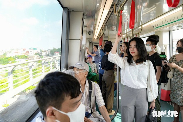 The first Hanoi people experience the Nhon - Hanoi Station metro line on August 8, 2024.